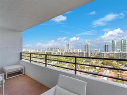 Picture of 2500 Parkview Dr # 1704, Hallandale Beach, FL 33009