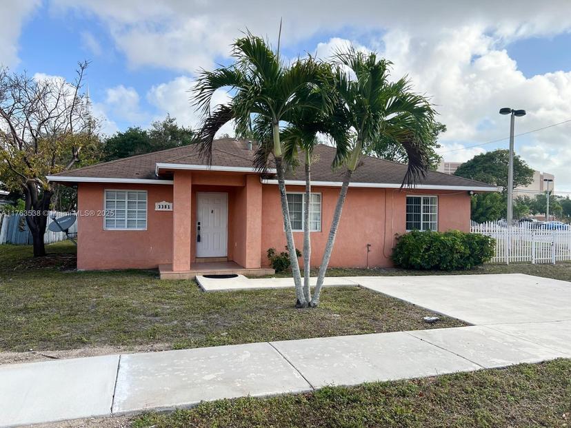 Picture of 3381 NW 212Th St, Miami Gardens FL 33056