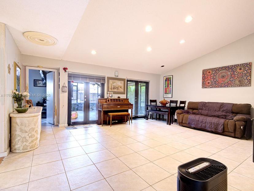 Picture of 6240 NW 176Th Ter, Hialeah FL 33015