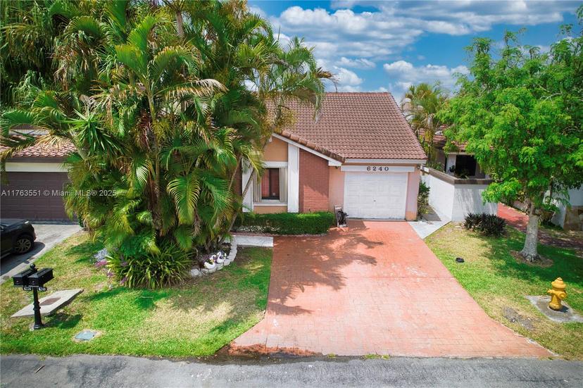 Picture of 6240 NW 176Th Ter, Hialeah FL 33015