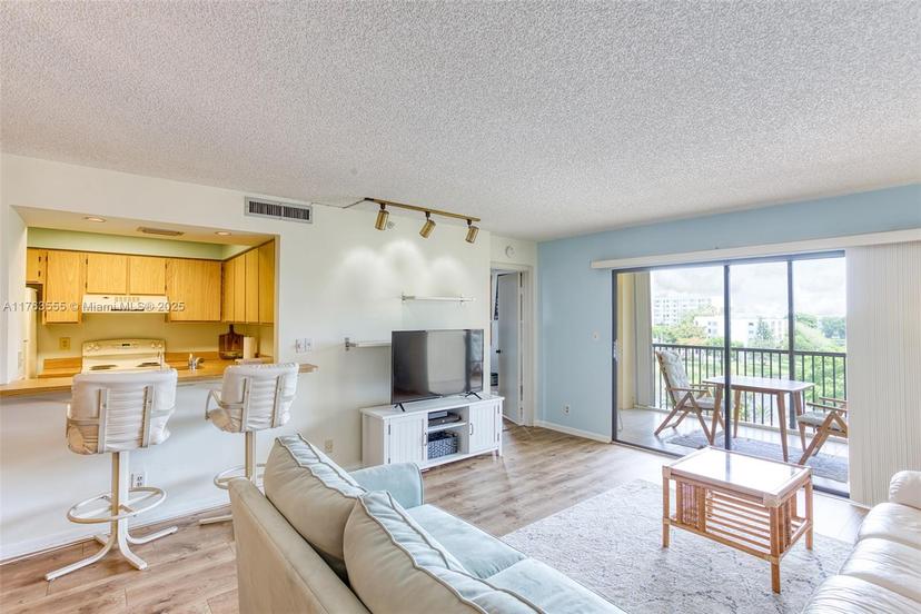 Picture of 2205 S Cypress Bend Dr # 604, Pompano Beach FL 33069