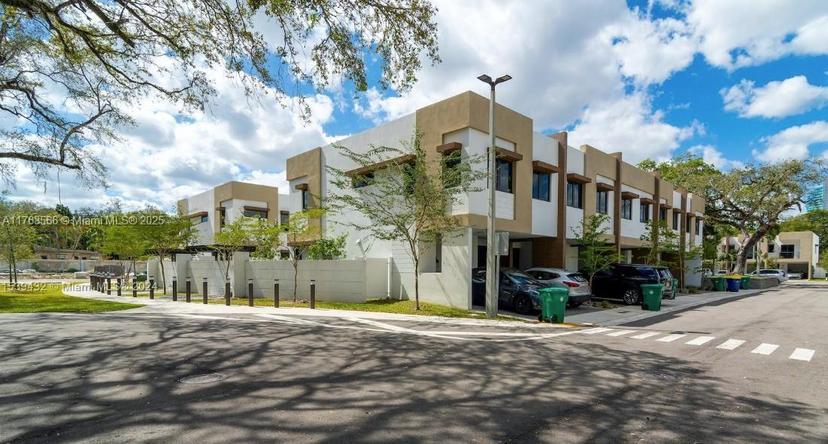 Picture of 4130 N Oak Pl # 4130, Dania Beach FL 33314