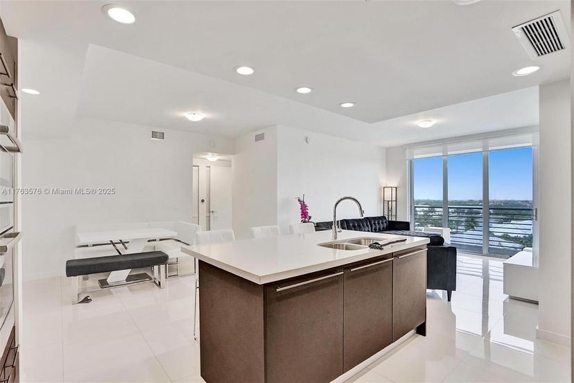 Picture of 7661 NW 107Th Ave # 711, Doral FL 33178