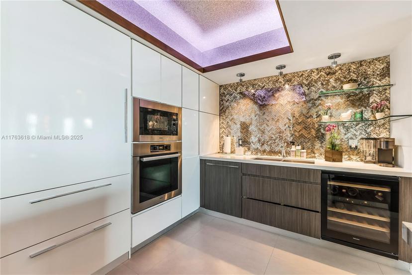 Picture of 10 Venetian Way # 1503, Miami Beach FL 33139