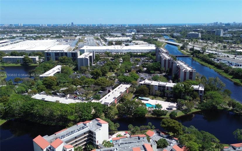 Picture of 2200 S Cypress Bend Dr # 604, Pompano Beach FL 33069