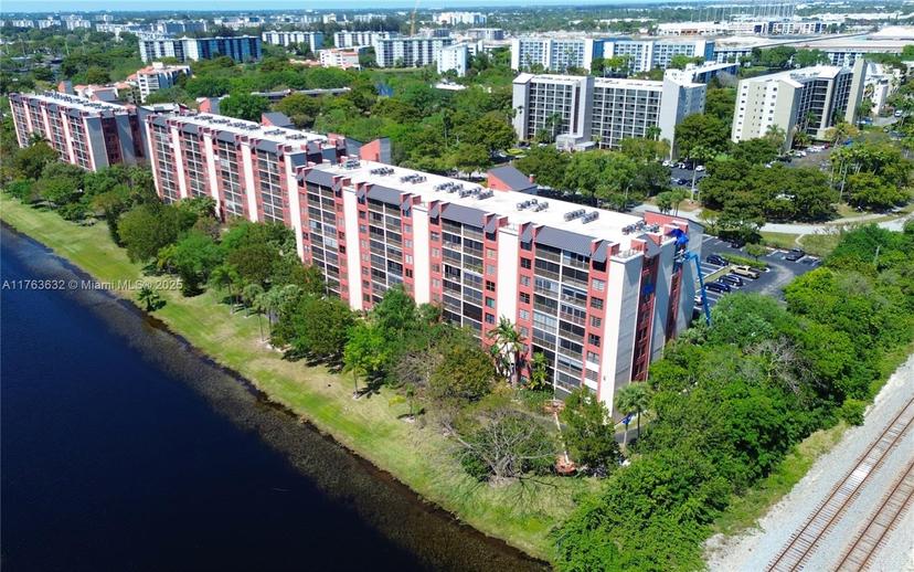 Picture of 2200 S Cypress Bend Dr # 604, Pompano Beach FL 33069