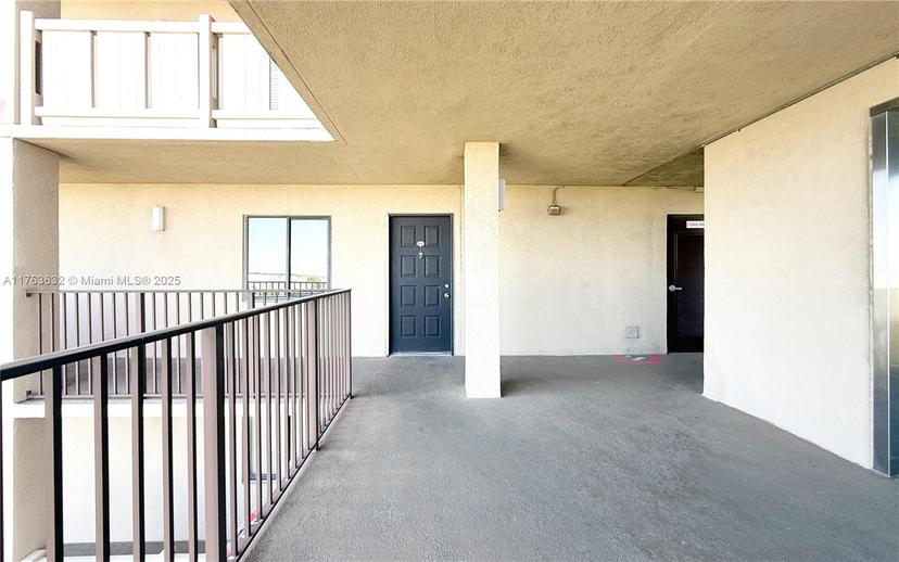 Picture of 2200 S Cypress Bend Dr # 604, Pompano Beach FL 33069