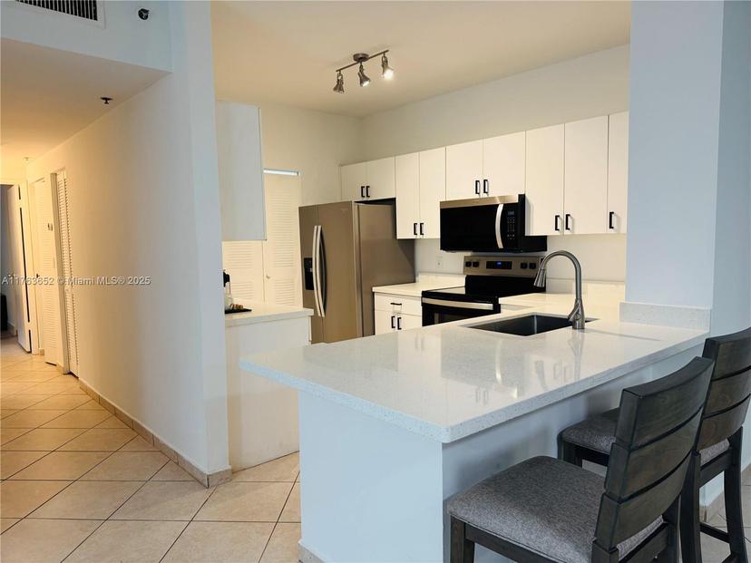 Picture of 19555 E Country Club Dr # 8108, Aventura FL 33180