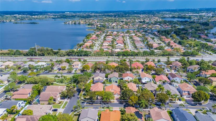 Picture of 1063 NW 184Th Way, Pembroke Pines FL 33029