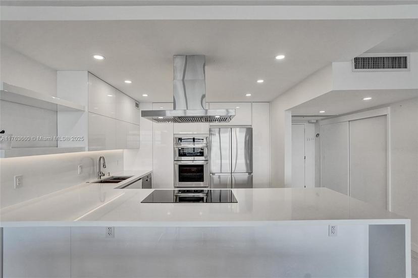 Picture of 5700 Collins Ave # 12E, Miami Beach FL 33140
