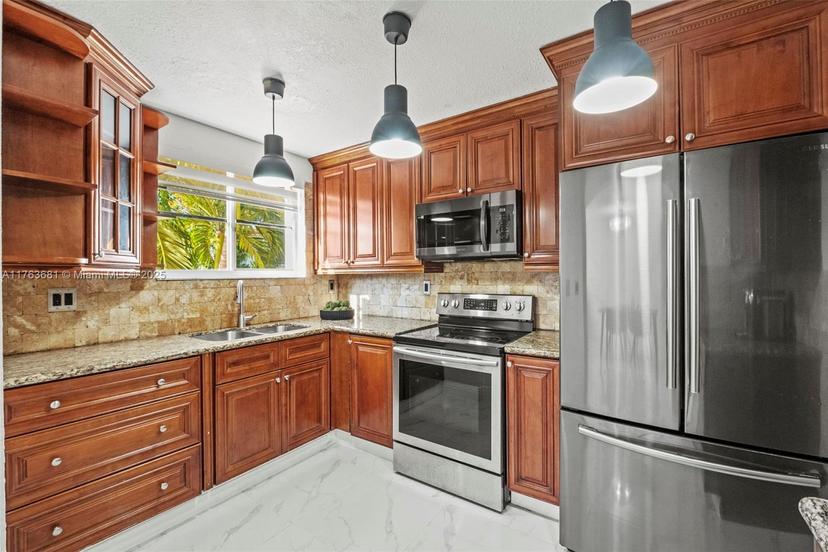Picture of 240 NW 114Th Ave # 104, Sweetwater FL 33172