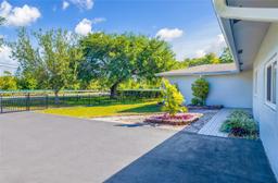 Picture of 13390 SW 26Th St, Davie, FL 33325