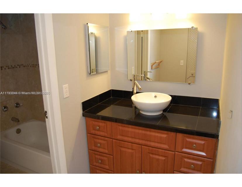 Picture of 3301 N Country Club Dr # 110, Aventura FL 33180