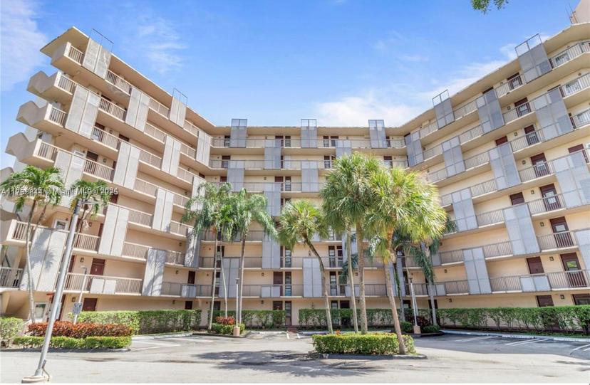 Picture of 3301 N Country Club Dr # 110, Aventura FL 33180
