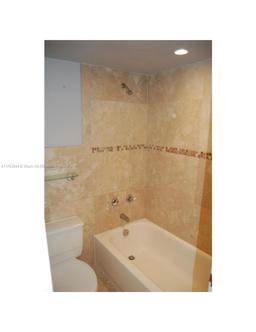 Picture of 3301 N Country Club Dr # 110, Aventura, FL 33180