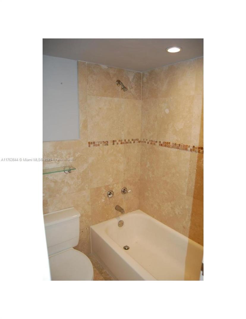 Picture of 3301 N Country Club Dr # 110, Aventura FL 33180