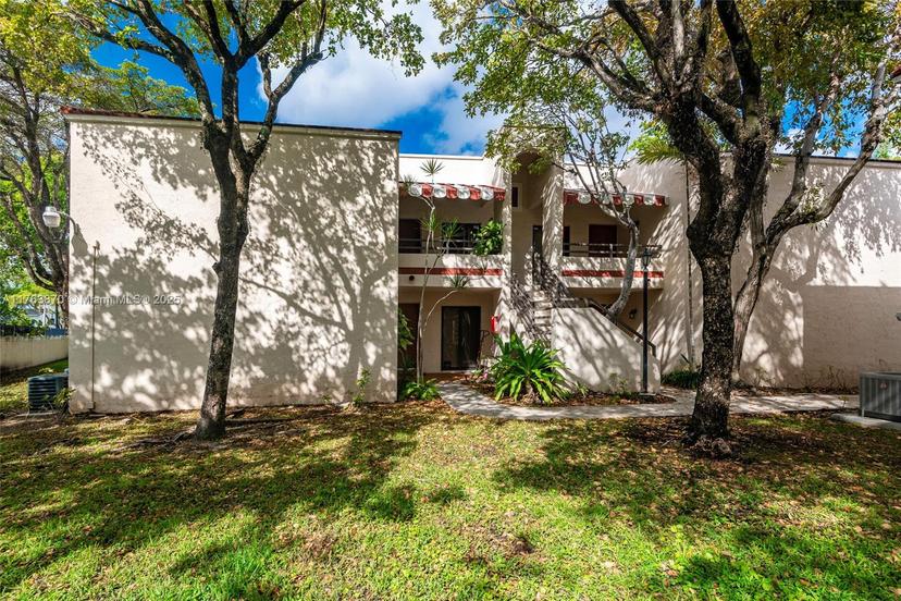 Picture of 20015 NE 3Rd Ct # 6, Miami FL 33179