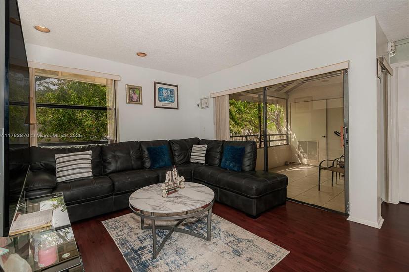 Picture of 20015 NE 3Rd Ct # 6, Miami FL 33179