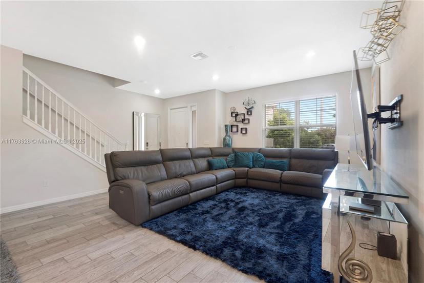 Picture of 5040 Eucalyptus Dr # 4, Hollywood FL 33021