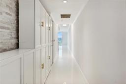 Picture of 185 SW 7Th St # 1401, Miami, FL 33130