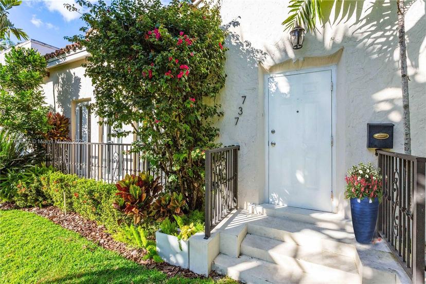 Picture of 737 Alhambra Cir, Coral Gables FL 33134