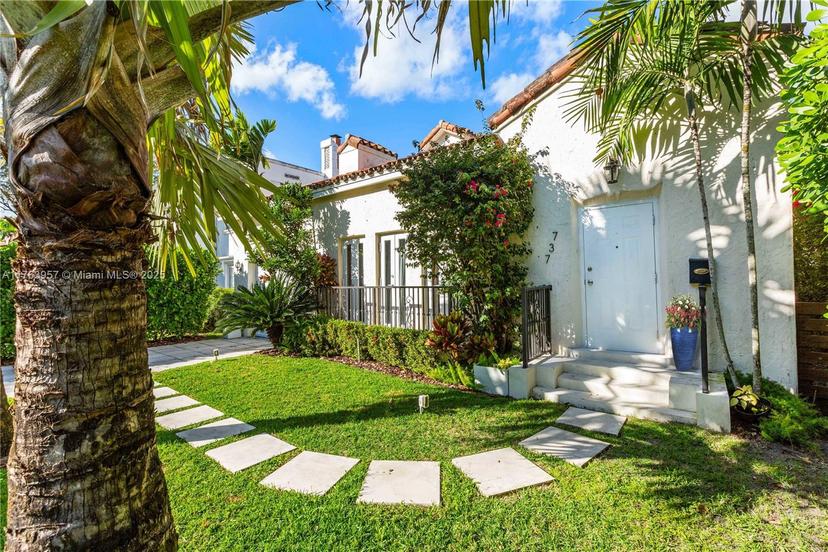 Picture of 737 Alhambra Cir, Coral Gables FL 33134