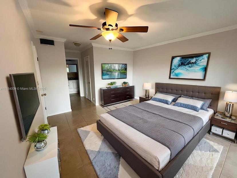 Picture of 2223 Park Ln # 205, Hollywood FL 33021