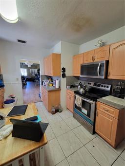 Picture of 2426 NW 43Rd St, Miami, FL 33142