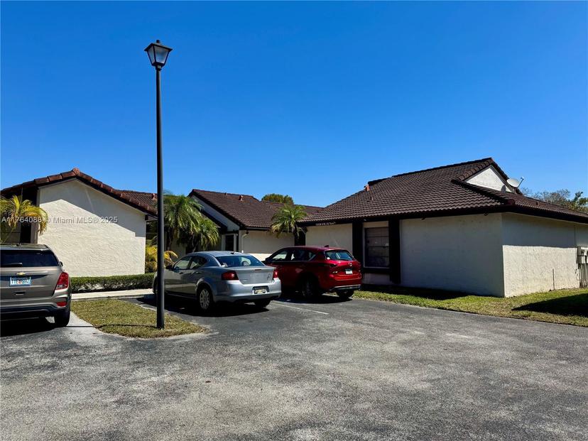 Picture of 15220 SW 45Th Ter # 52E, Miami FL 33185
