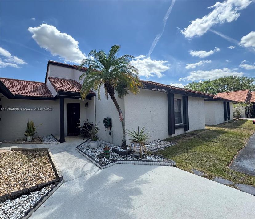 Picture of 15220 SW 45Th Ter # 52E, Miami FL 33185