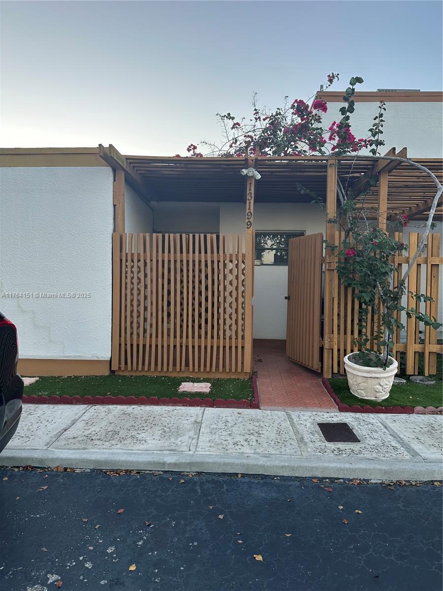 Picture of 13199 SW 11Th Lane Cir, Miami, FL 33184