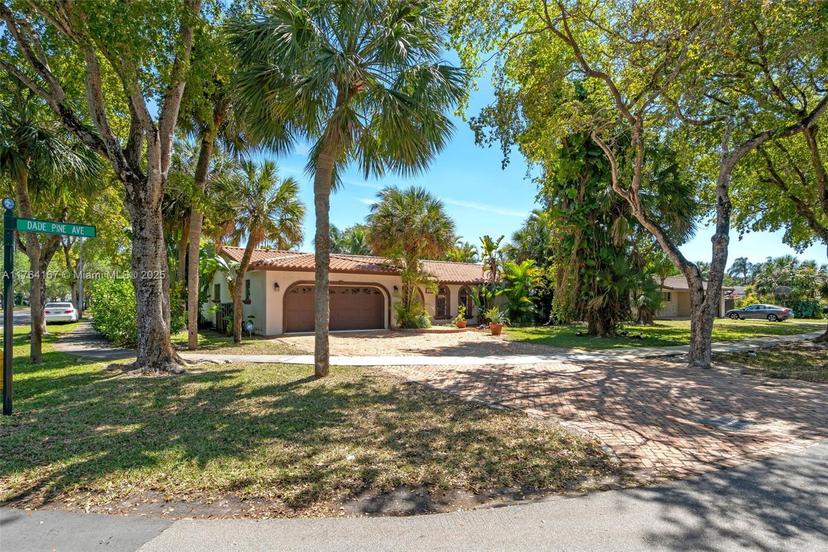 Picture of 14841 Dade Pine Ave, Miami Lakes FL 33014