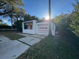 Picture of 632 Minola Dr, Miami Springs, FL 33166