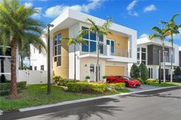 Picture of 9830 NW 74Th Ter, Doral, FL 33178