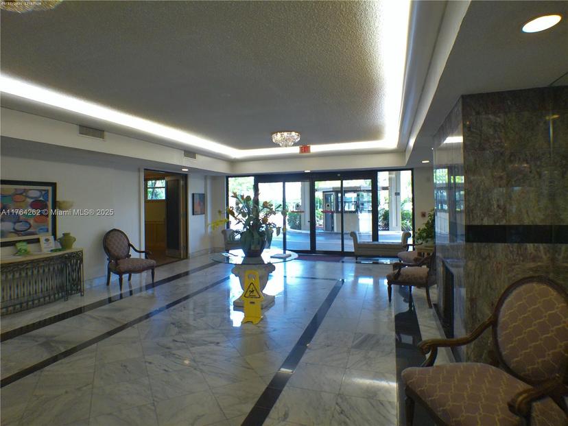 Picture of 800 NE 195Th St # 419, Miami FL 33179