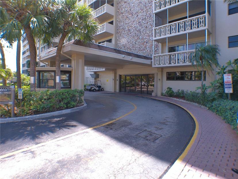 Picture of 800 NE 195Th St # 419, Miami FL 33179