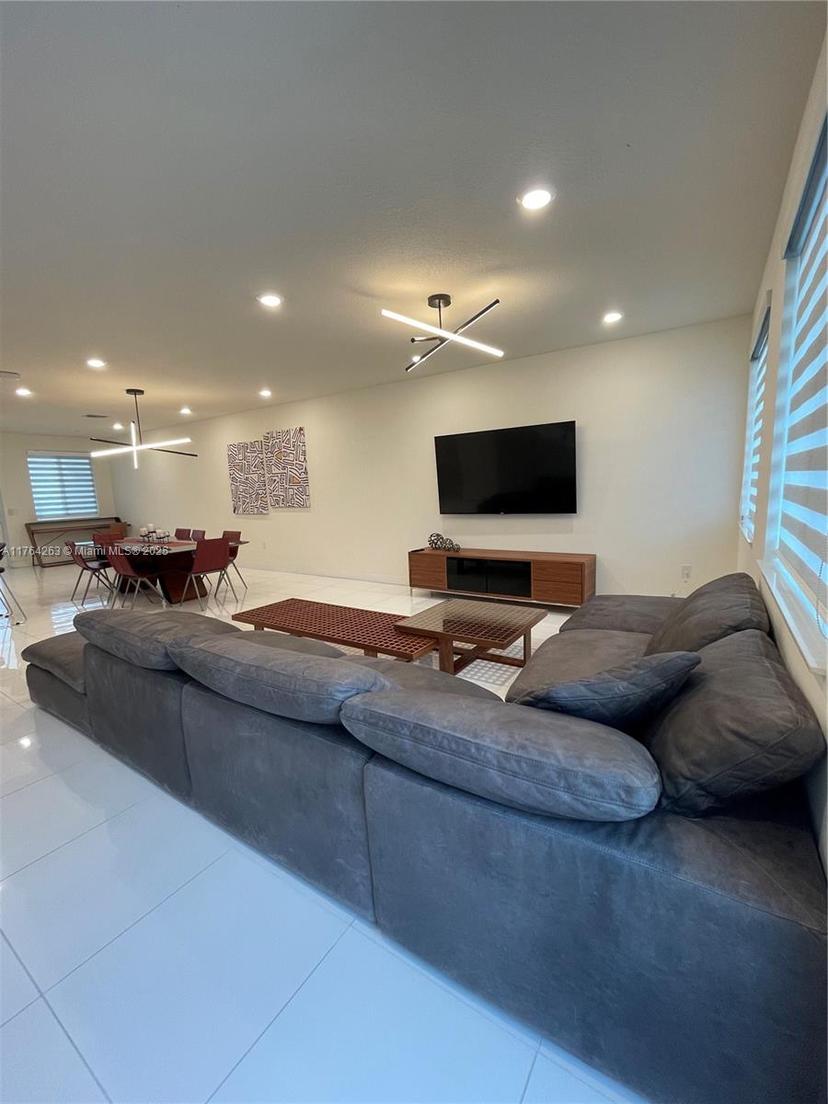 Picture of 6670 NW 103Rd Path # 1, Doral FL 33178