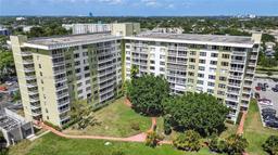 Picture of 4400 Hillcrest Dr # 720C, Hollywood, FL 33021