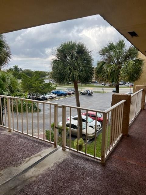 Picture of 8465 Sunrise Lakes Blvd # 304, Sunrise FL 33322