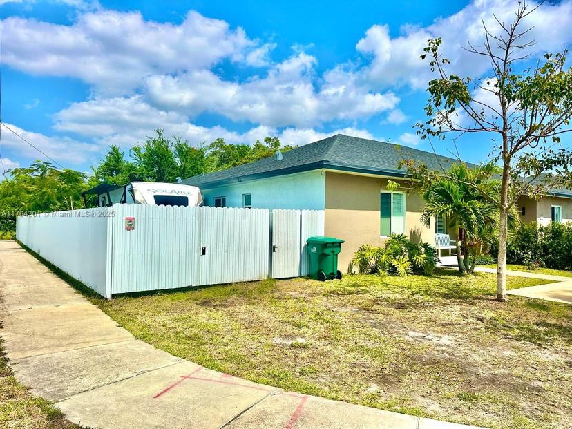 Picture of 2075 NW 75Th St, Miami FL 33147