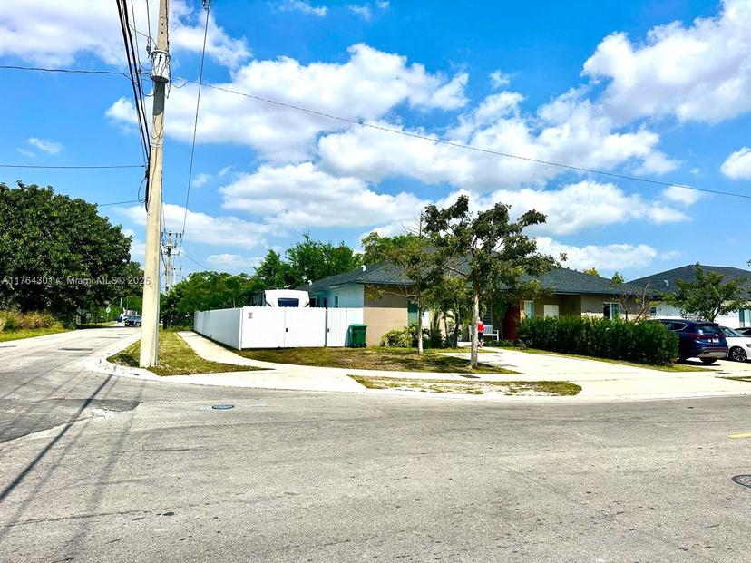Picture of 2075 NW 75Th St, Miami FL 33147