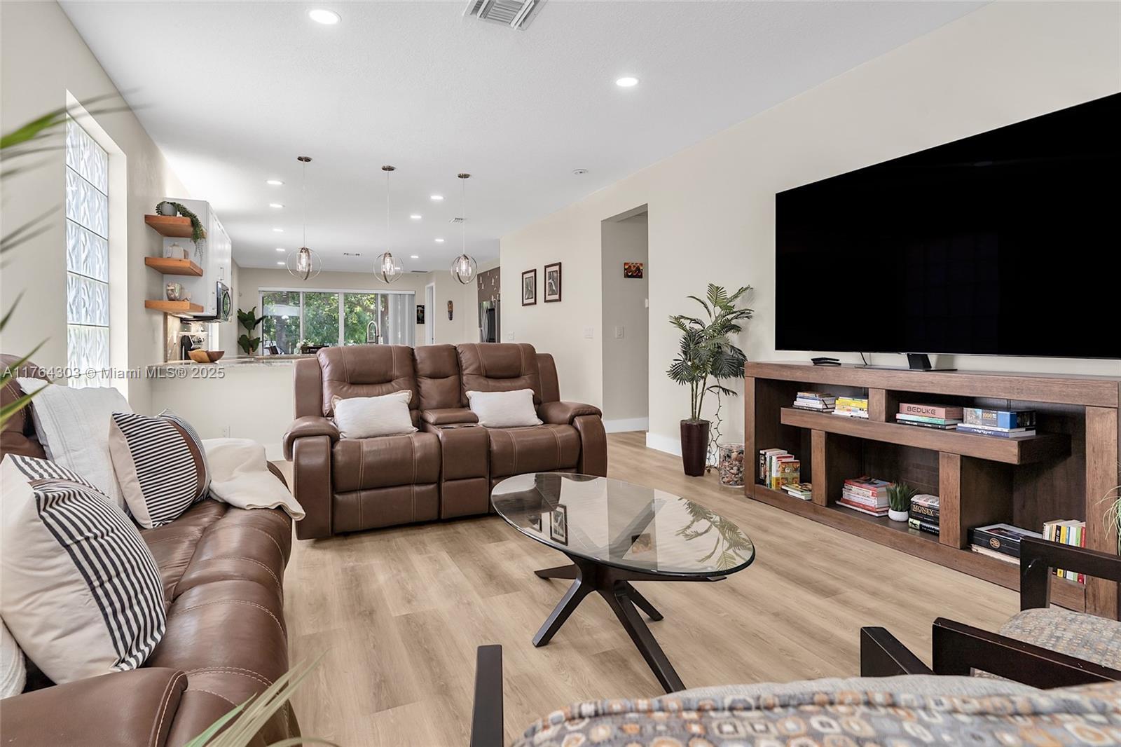 Picture of 84 Belle Grove Ln, Royal Palm Beach, FL 33411