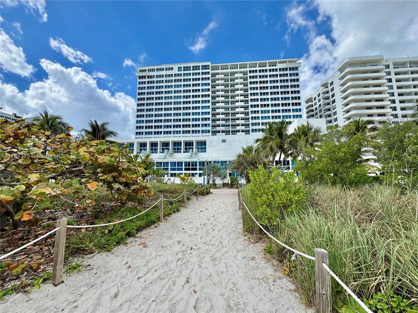 Picture of 5445 Collins Ave # 11, Miami Beach FL 33140