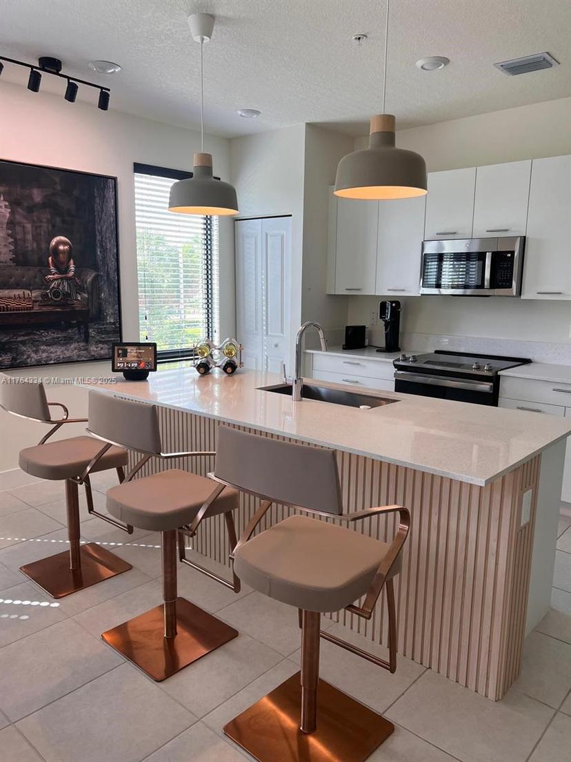 Picture of 8001 NW 41 St # 207, Doral FL 33166
