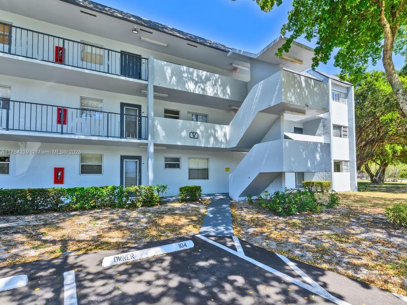 Picture of 8401 Lagos De Campo Blvd # 210V, Tamarac FL 33321