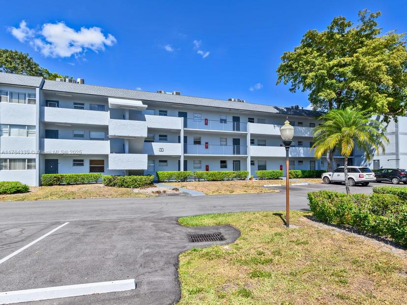 Picture of 8401 Lagos De Campo Blvd # 210V, Tamarac FL 33321