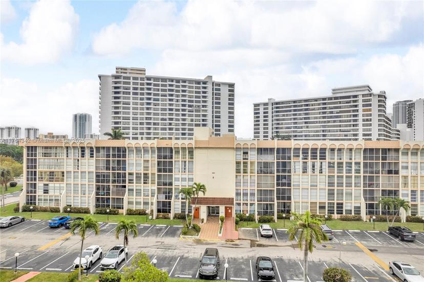 Picture of 501 Three Islands Blvd # 305, Hallandale Beach FL 33009