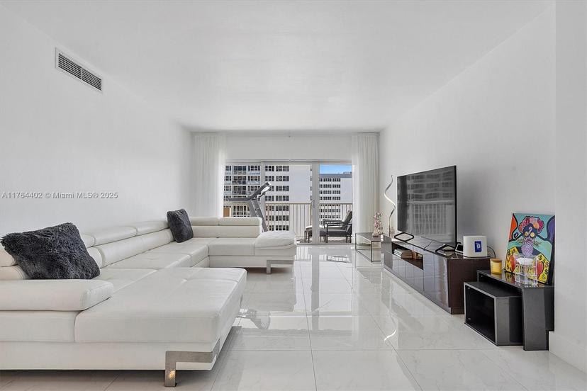 Picture of 1980 S Ocean Dr # 19G, Hallandale Beach FL 33009