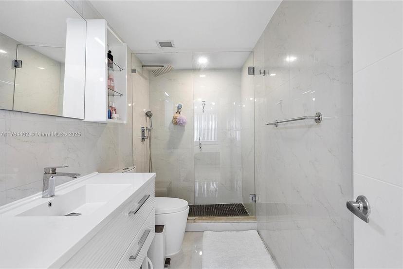 Picture of 1980 S Ocean Dr # 19G, Hallandale Beach FL 33009