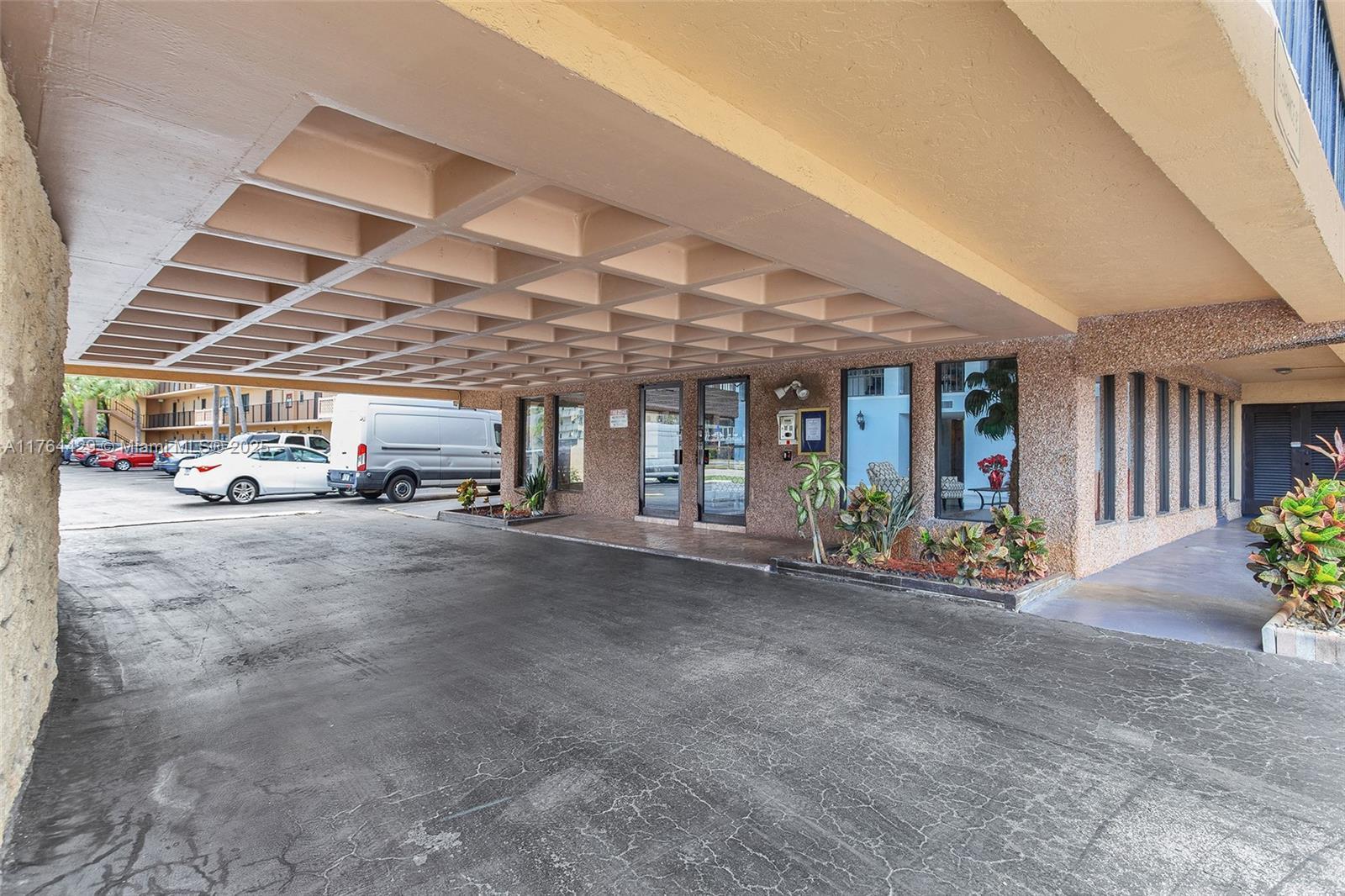 Picture of 9370 SW 8Th St # 322, Boca Raton, FL 33428